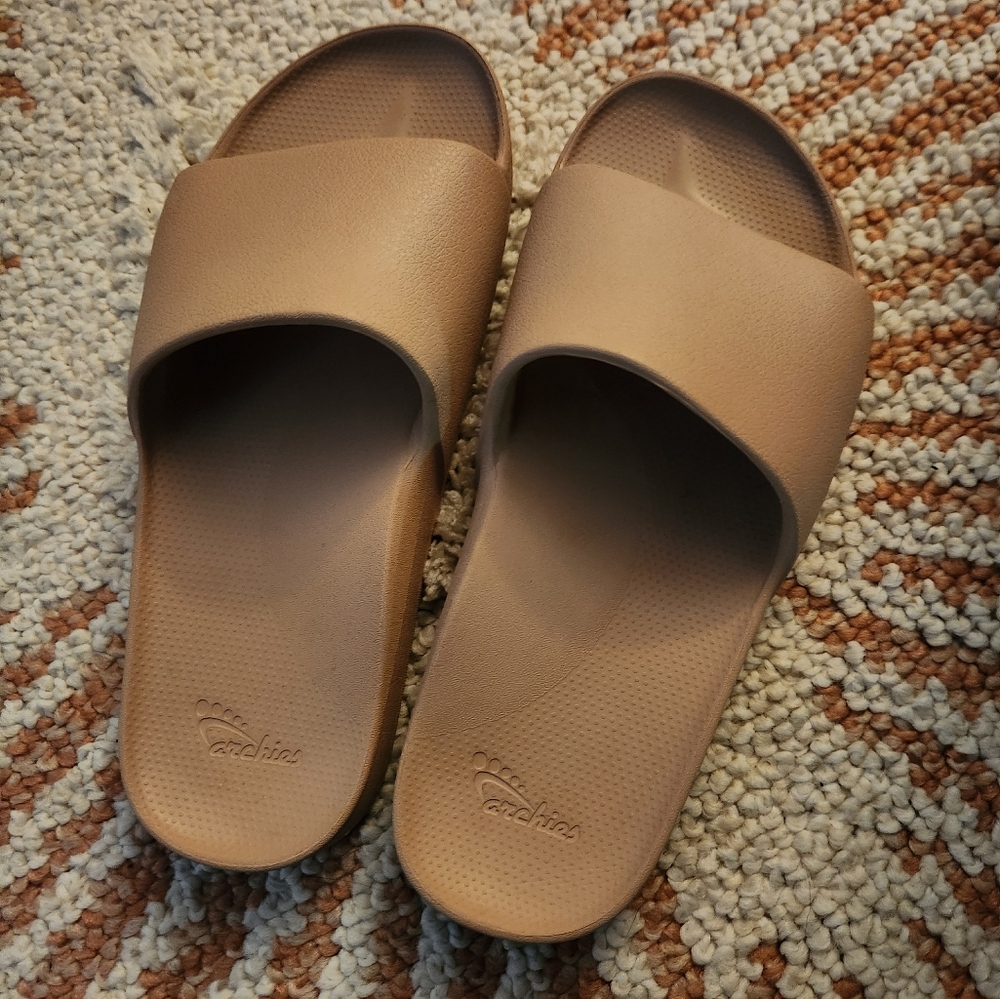 Archies slides, nude size 8-New w tag